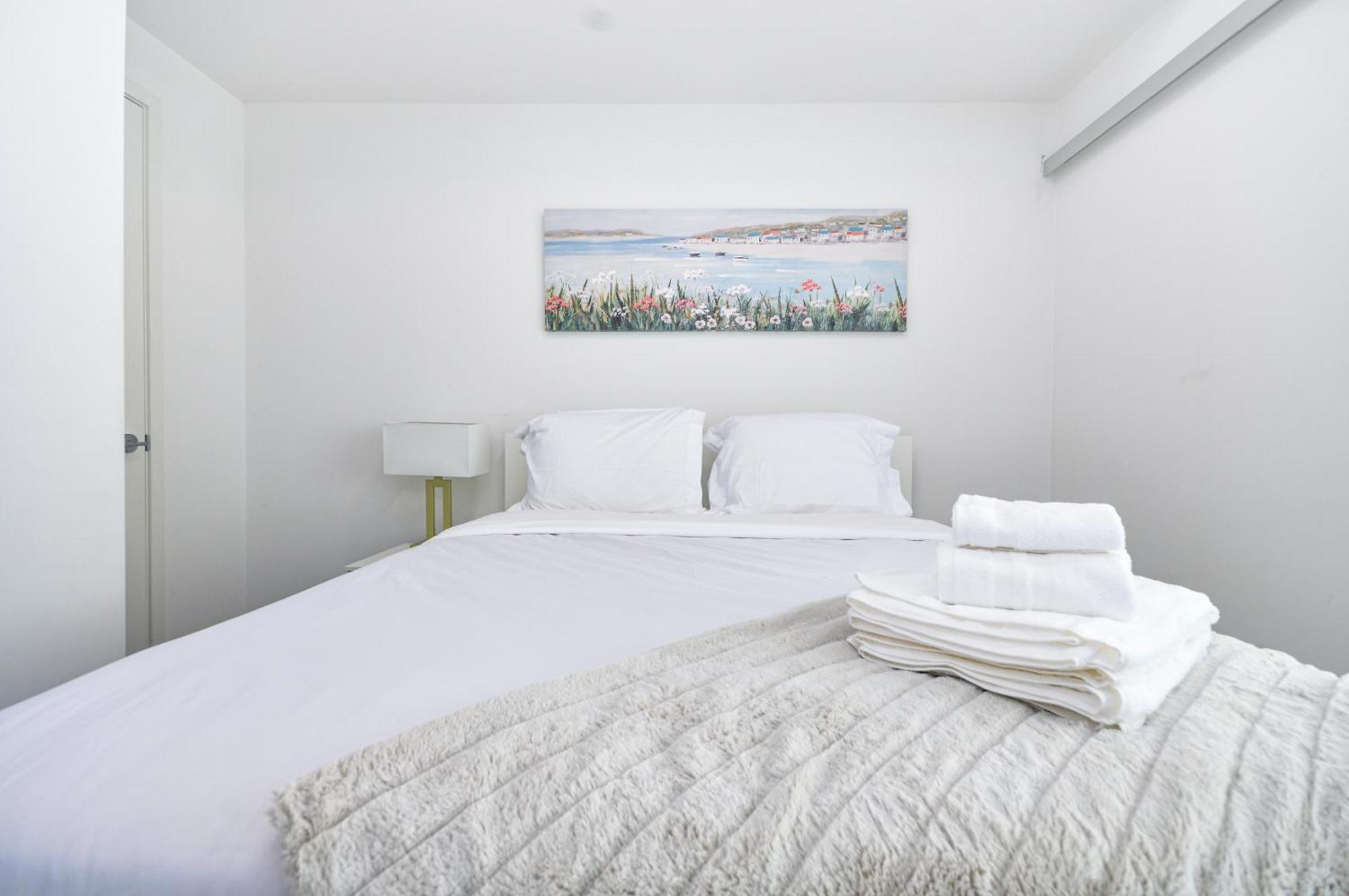 Downtown Toronto Condo Near Cn Tower, Scotiabank Arena, Rogers Centre, Union Station Exterior photo