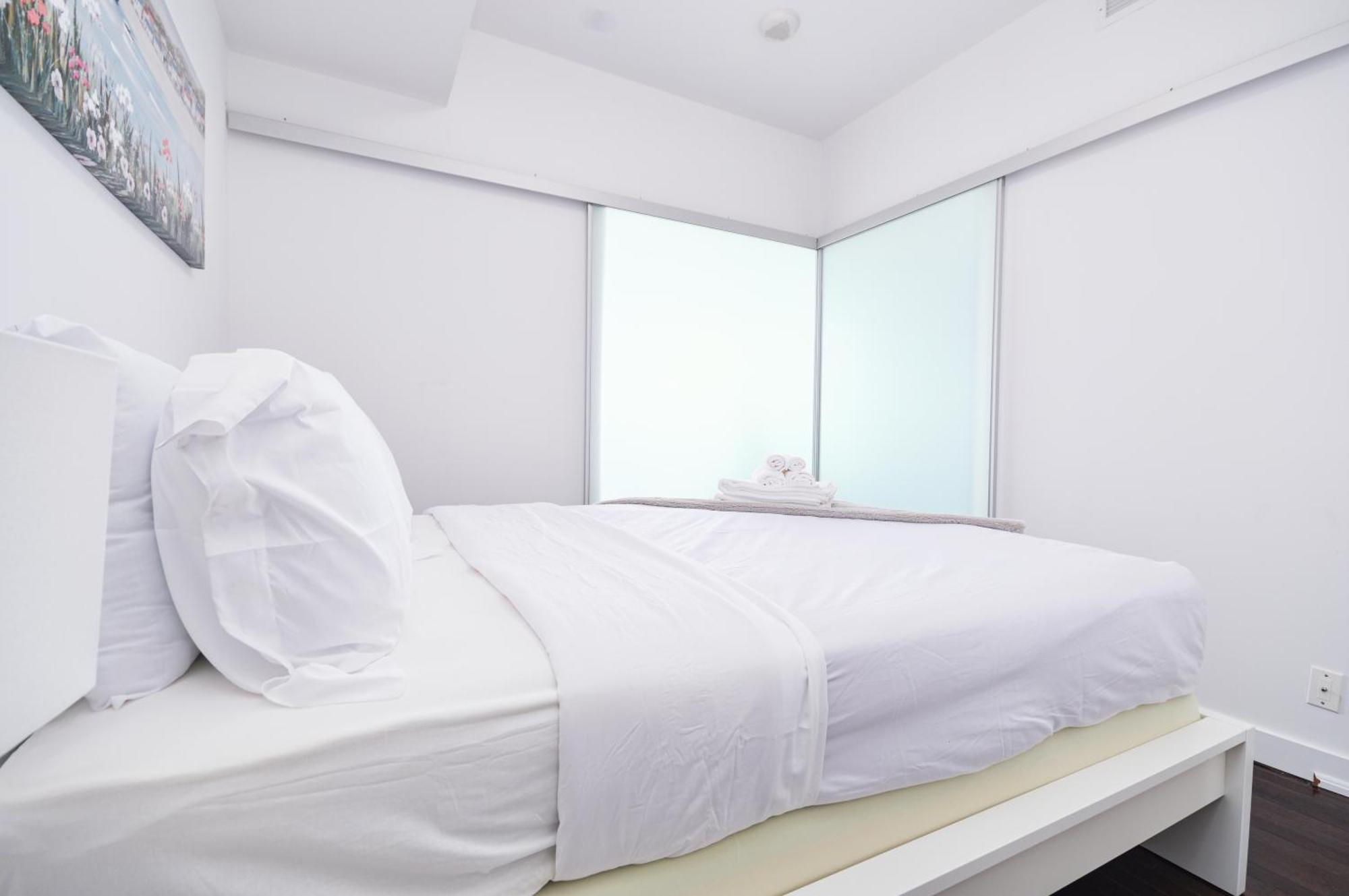 Downtown Toronto Condo Near Cn Tower, Scotiabank Arena, Rogers Centre, Union Station Exterior photo
