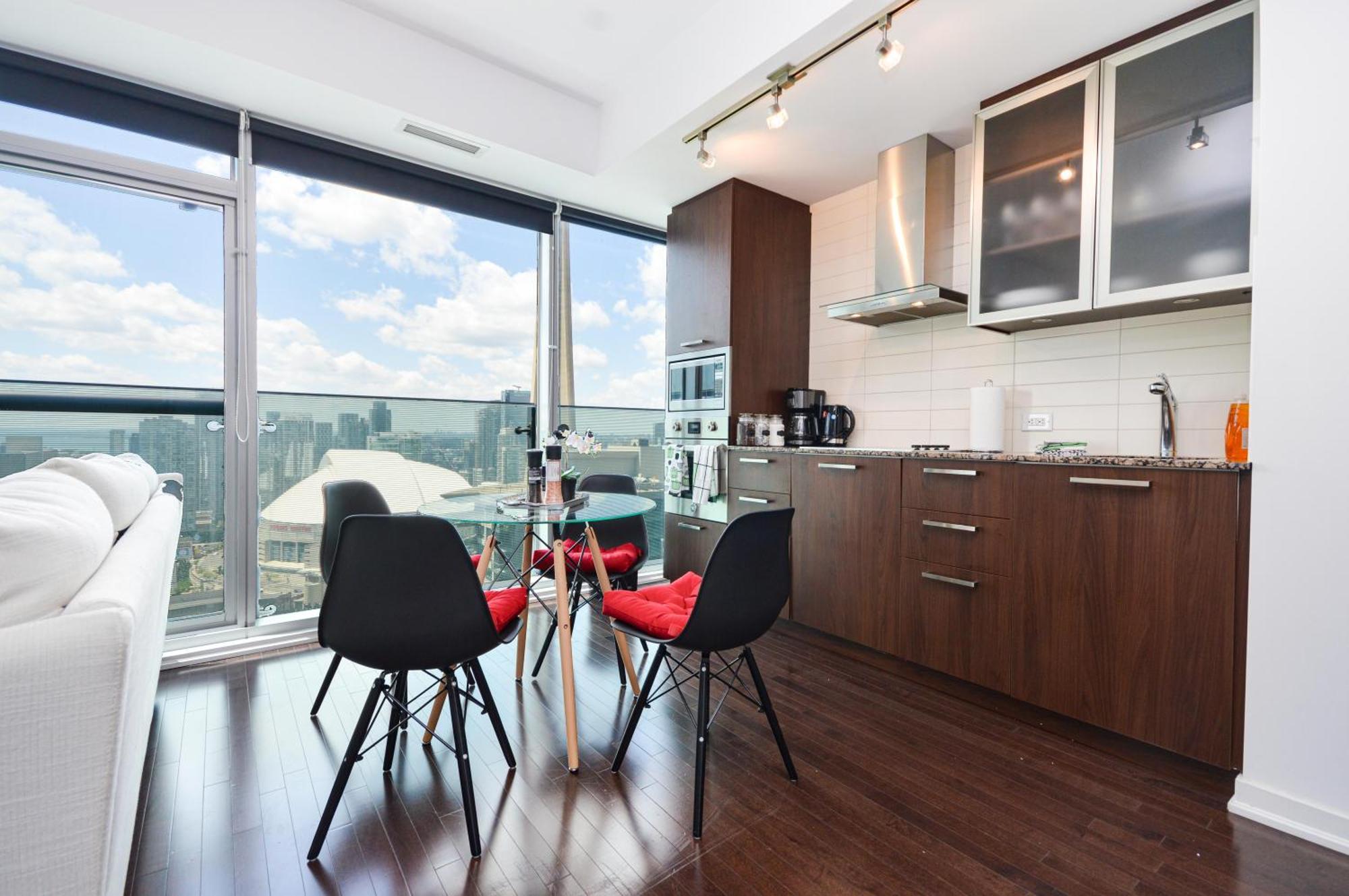 Downtown Toronto Condo Near Cn Tower, Scotiabank Arena, Rogers Centre, Union Station Exterior photo