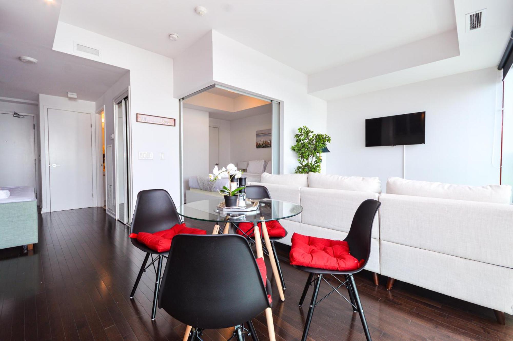 Downtown Toronto Condo Near Cn Tower, Scotiabank Arena, Rogers Centre, Union Station Exterior photo