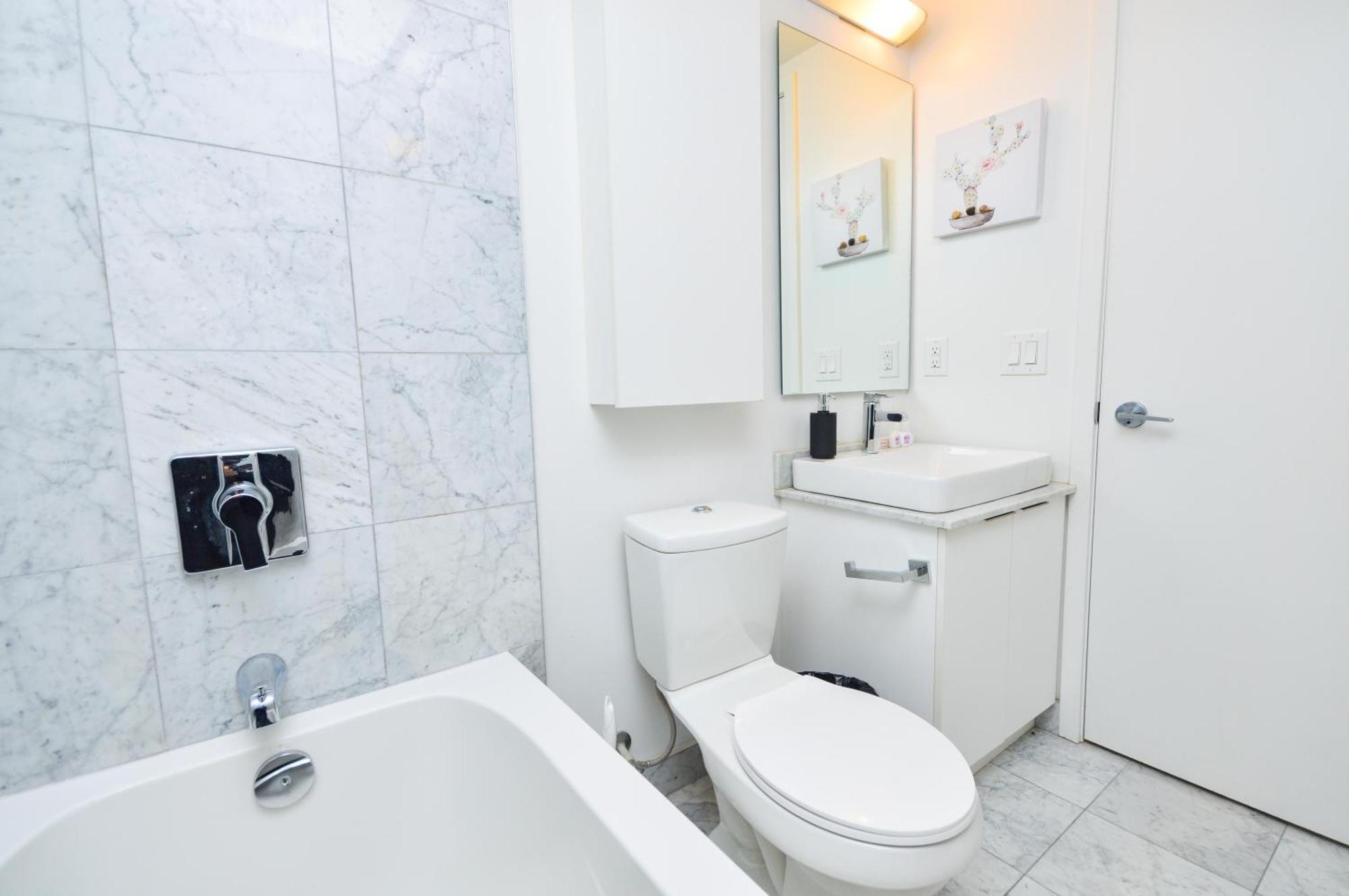 Downtown Toronto Condo Near Cn Tower, Scotiabank Arena, Rogers Centre, Union Station Exterior photo