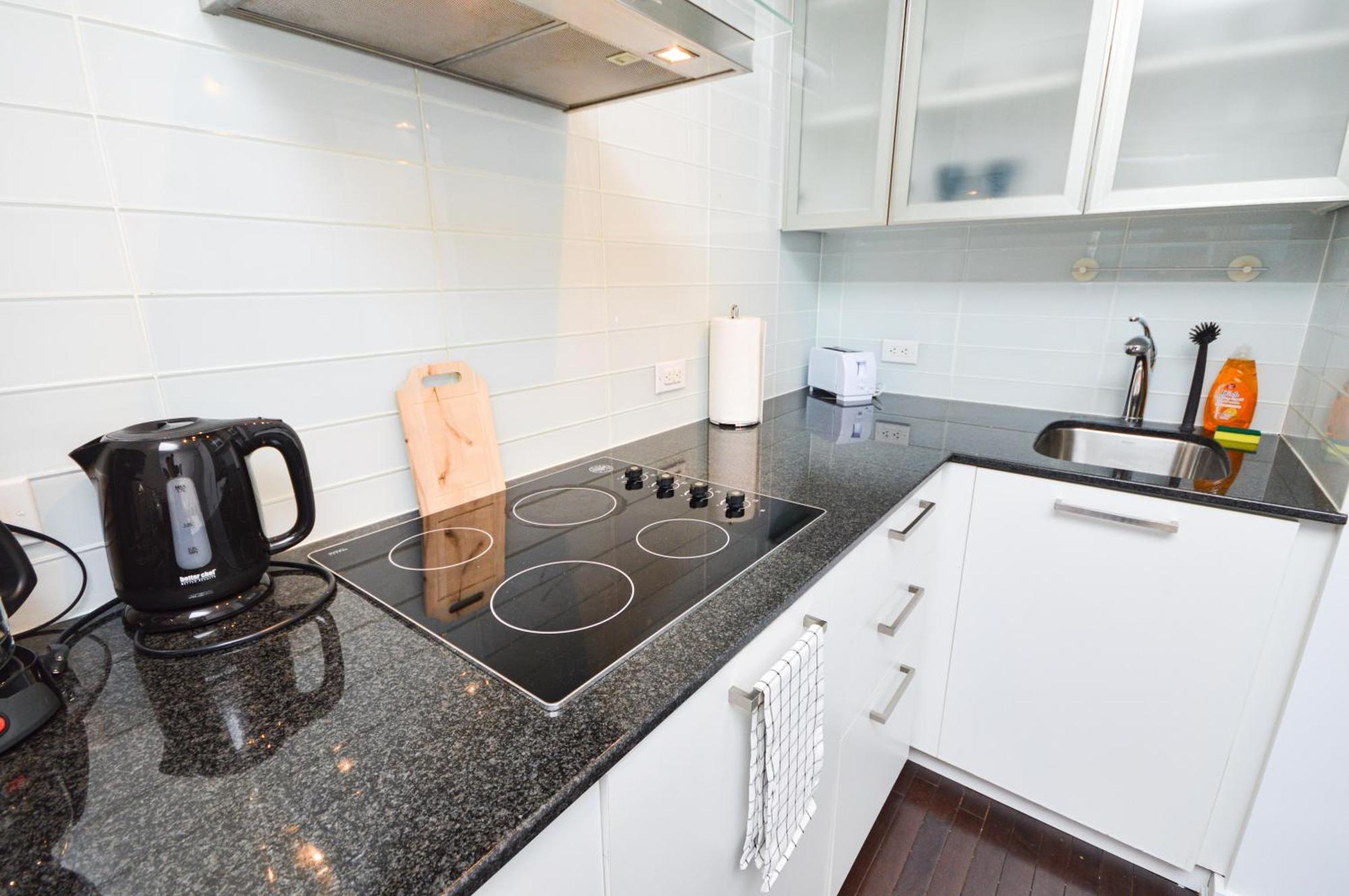 Downtown Toronto Condo Near Cn Tower, Scotiabank Arena, Rogers Centre, Union Station Exterior photo